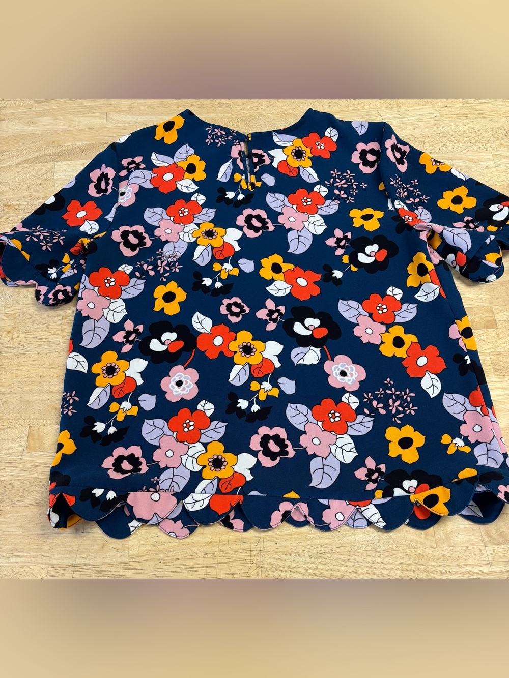 EUC Victoria Beckham Navy Floral Print Blouse w/Scalloped Sleeves and Hem - Picture 7 of 7